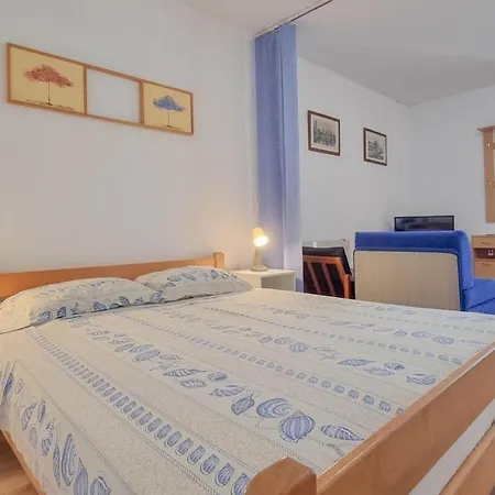 Studio Fur 2 Personen Ca 25 Qm In Novigrad, Istrien Istrische Riviera *