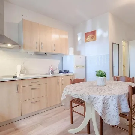 Studio Fur 2 Personen Ca 25 Qm In Novigrad, Istrien Istrische Riviera *